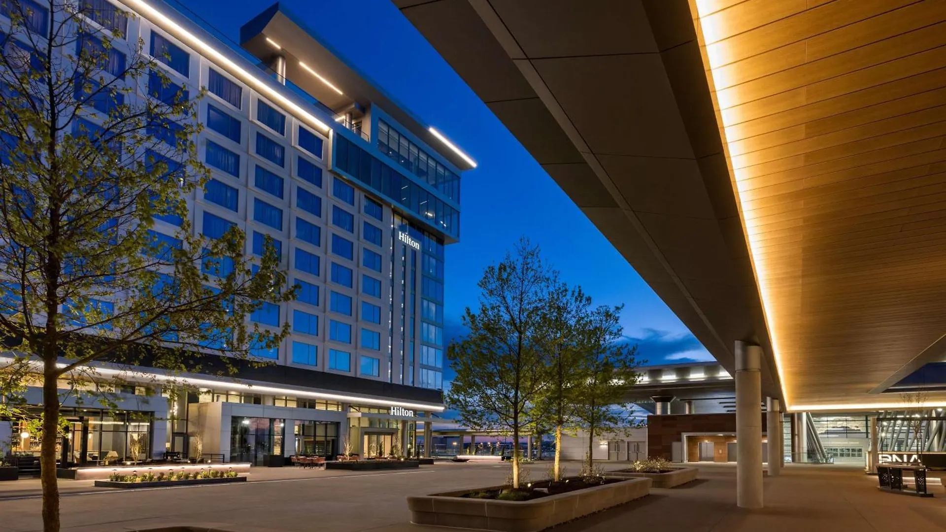 Hilton Bna Nashville Airport Terminal Hotel